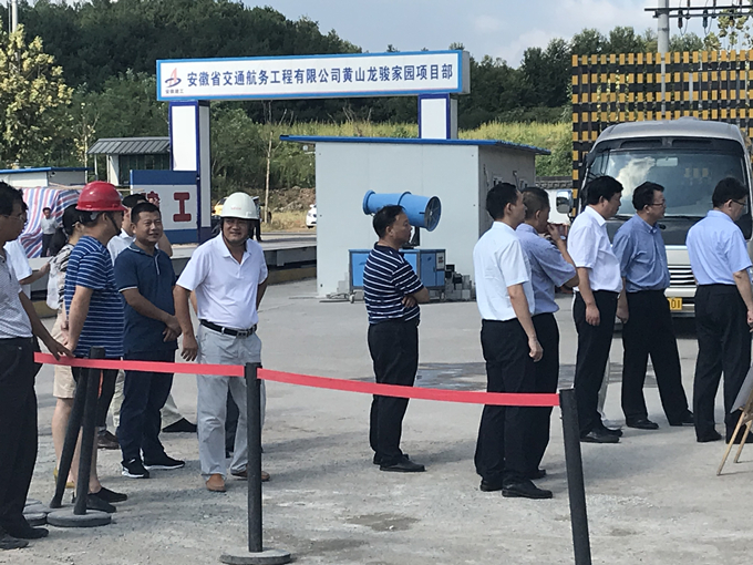 黃山市委書記任澤鋒前來龍駿家園項(xiàng)目指導(dǎo)工作并慰問現(xiàn)場(chǎng)員工 黃山市委書記任澤鋒前來龍駿家園項(xiàng)目指導(dǎo)工作并慰問現(xiàn)場(chǎng)員工