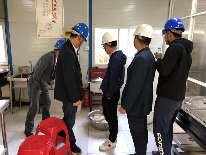 合軌4號線TJ03標項目指揮部聯(lián)合監(jiān)理單位對項目部生活區(qū)消防及用電開展專項檢查 合軌4號線TJ03標項目指揮部聯(lián)合監(jiān)理單位對項目部生活區(qū)消防及用電開展專項檢查