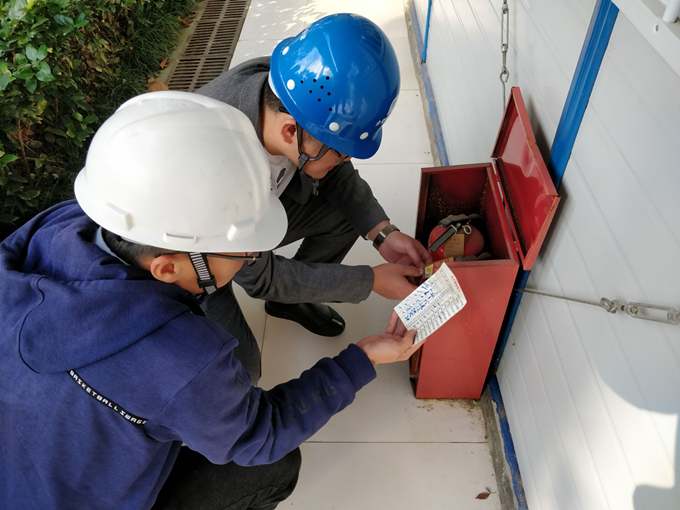 合軌4號線TJ03標項目指揮部聯(lián)合監(jiān)理單位對項目部生活區(qū)消防及用電開展專項檢查 合軌4號線TJ03標項目指揮部聯(lián)合監(jiān)理單位對項目部生活區(qū)消防及用電開展專項檢查