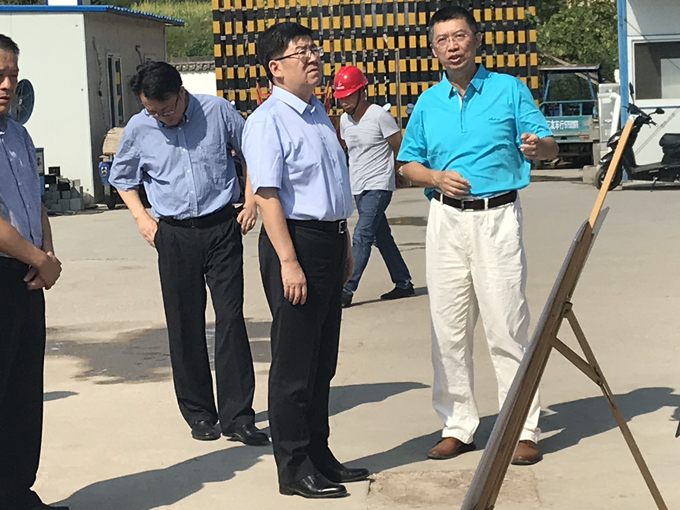 黃山市委書記任澤鋒前來龍駿家園項(xiàng)目指導(dǎo)工作并慰問現(xiàn)場(chǎng)員工 黃山市委書記任澤鋒前來龍駿家園項(xiàng)目指導(dǎo)工作并慰問現(xiàn)場(chǎng)員工